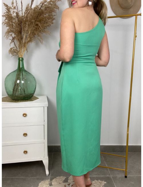 modelo por detrás con vestido verde de fiesta
