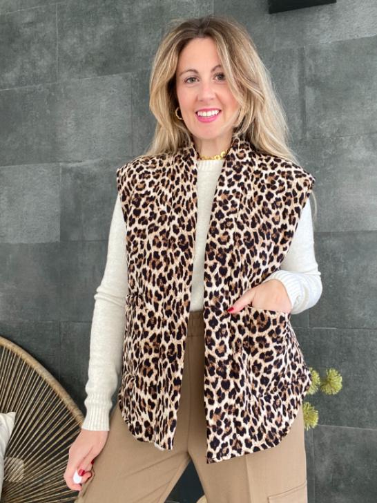 chaleco para mujer con acolchado con estampado de leopardo