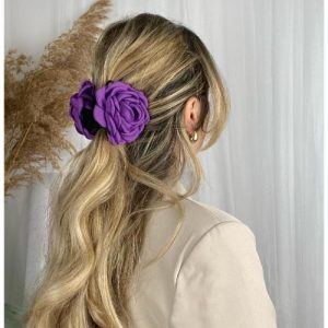 pinza flora para el pelo en color morada
