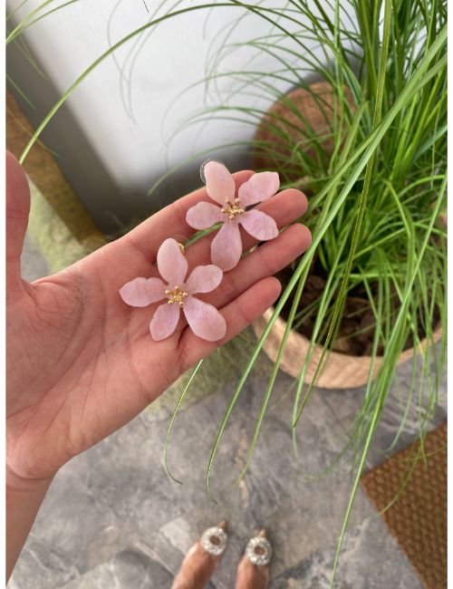 pendientes de resina en forma de flor en tono rosita