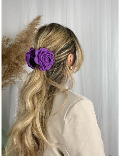 pinza flora para el pelo en color morada