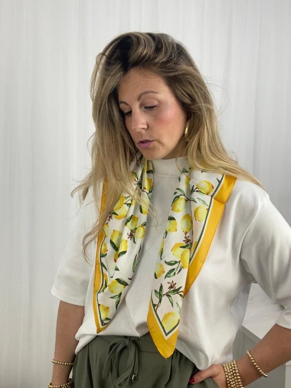 pañuelo con estampado de limone