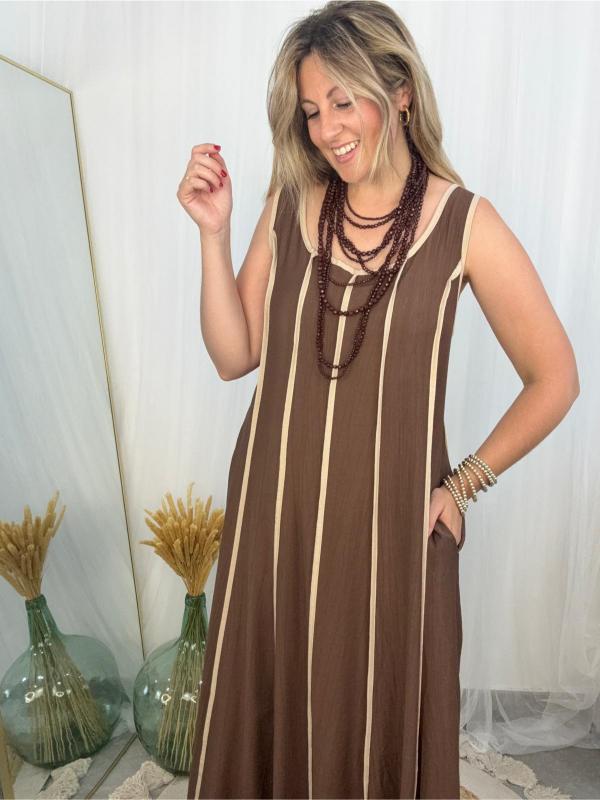 vestid largo marrón con lineas beige con bolsillos