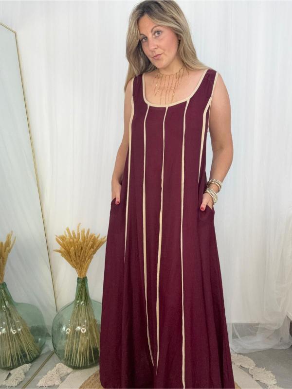vestido largo burdeos con lineas beige