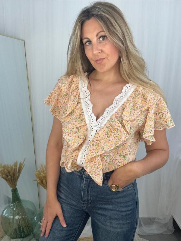 blusa con flores naranjas