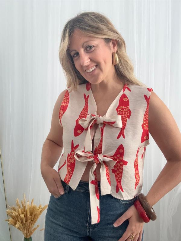 blusa con estampado d peces y lazos