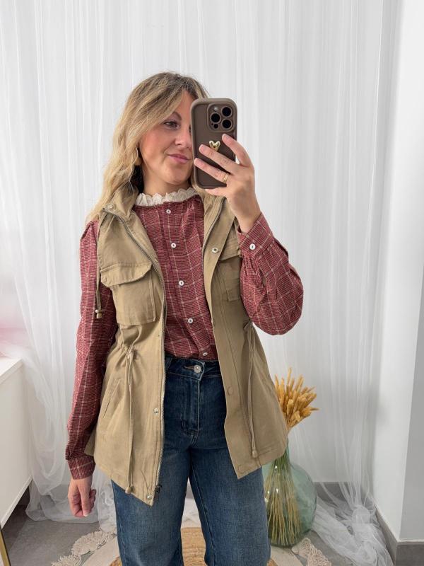 chaleco color tierra