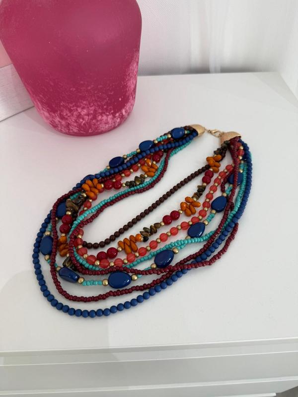 multi collar de bolitas de colorines