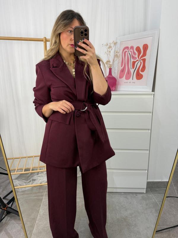 traje de chaqueta y pantalón mujer