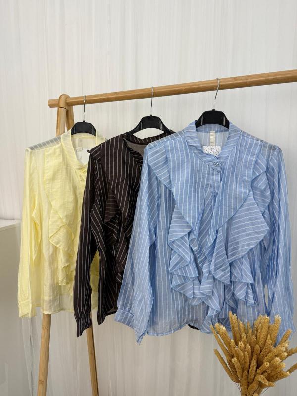 blusa fina con volantes