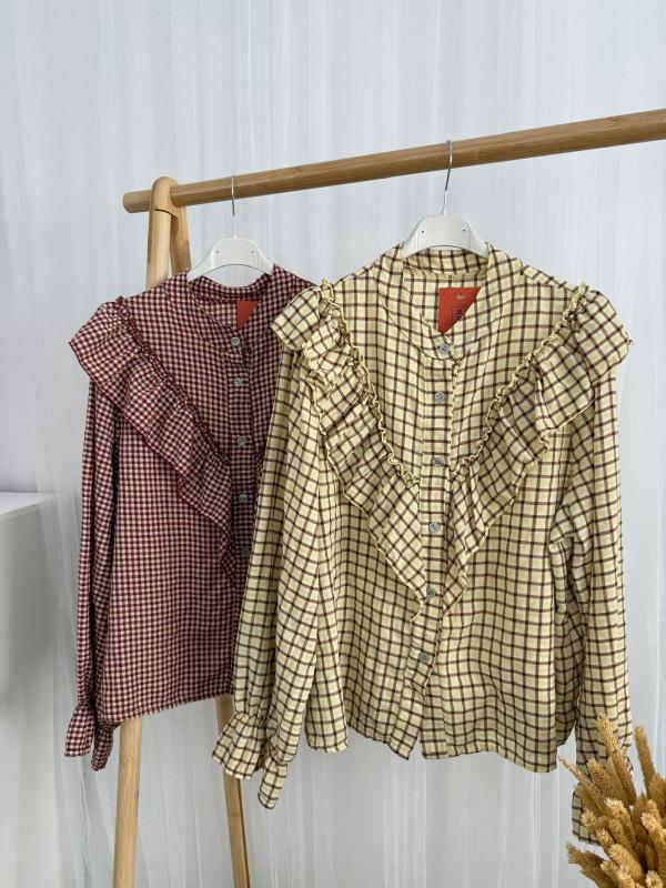 camisa de cuadros con volantes