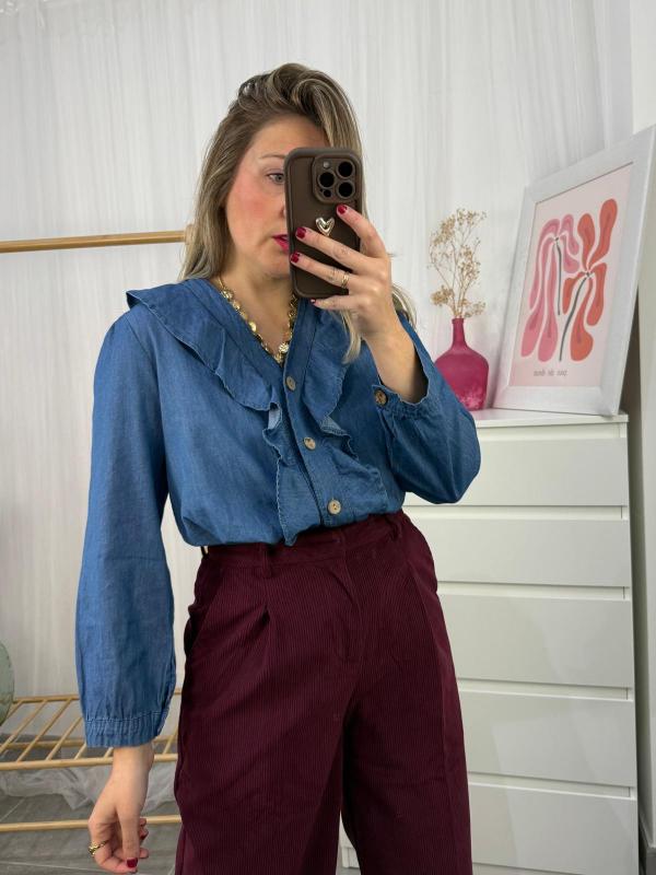camisa vaquera con volantes