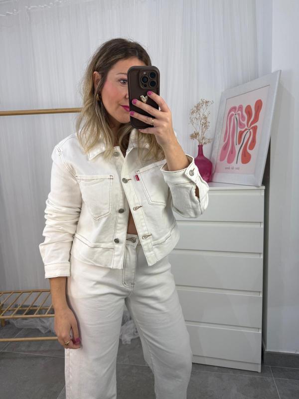chaqueta vaquera blanca