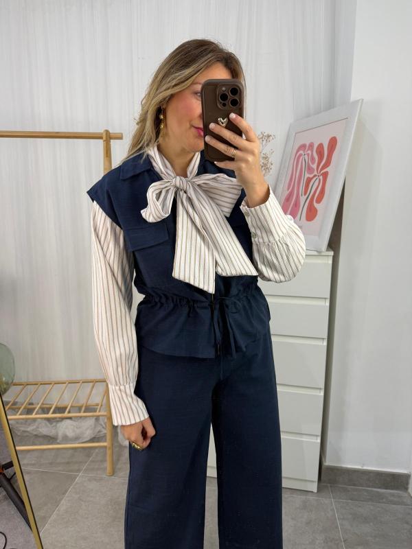 conjunto de chaleco y pantalón azul marino