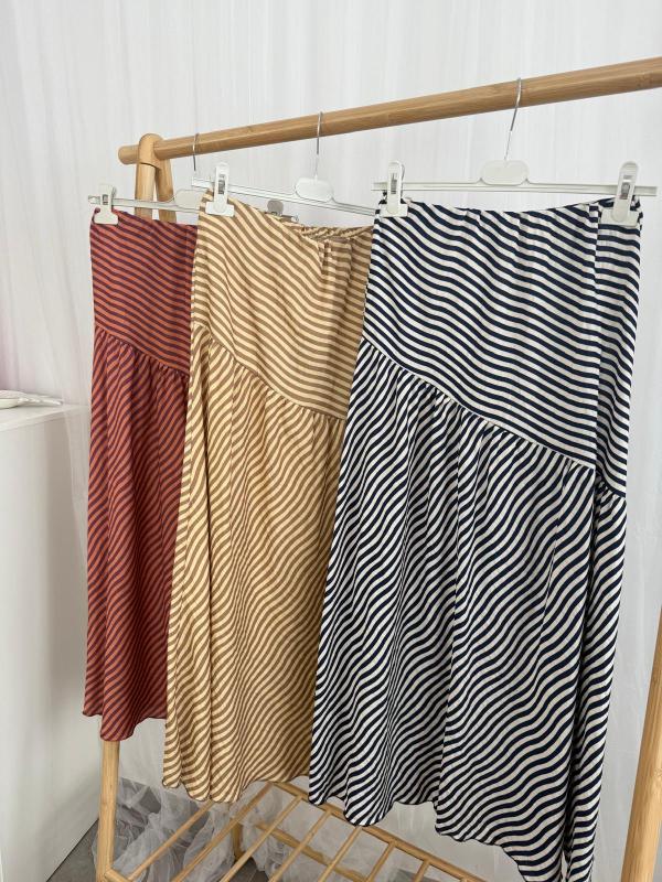 falda larga de rayas