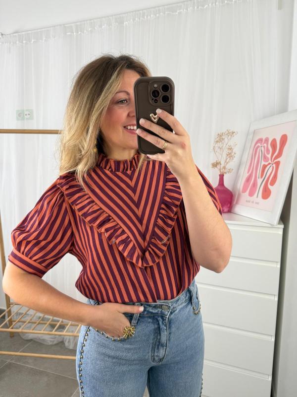 blusa de rayas con volantes