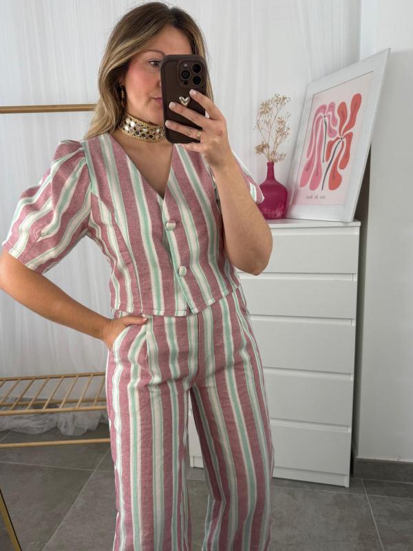conjunto de camisa y pantalón de rayas rosa y turquesa
