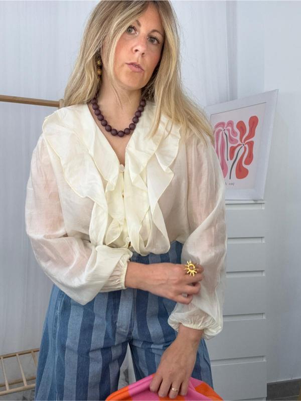 camisa amarilla con volantes