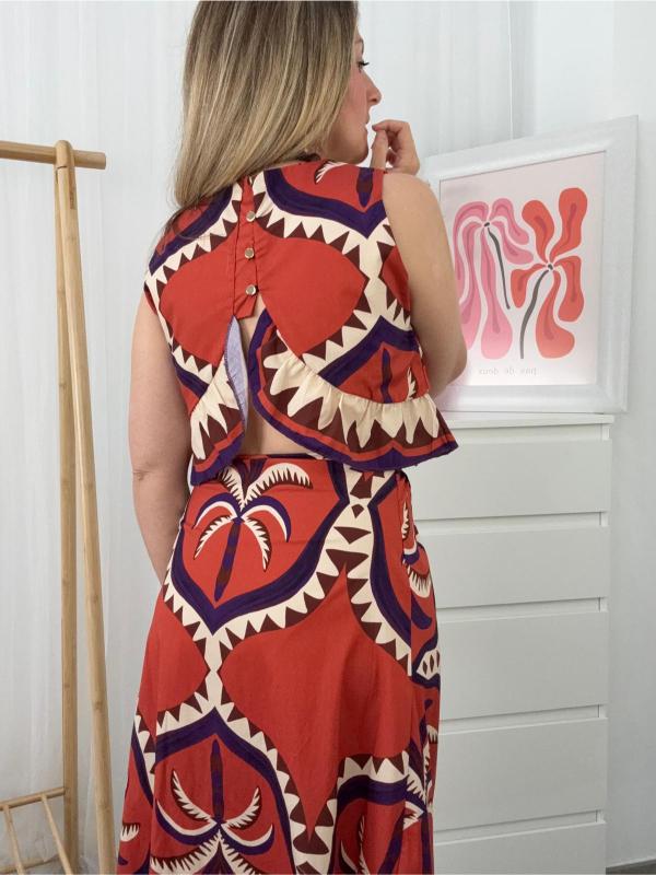 conjunto de falda y blusa en color naranja con estampado