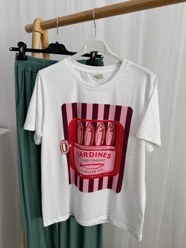camiseta manga corta blanca con estampado de sardinas