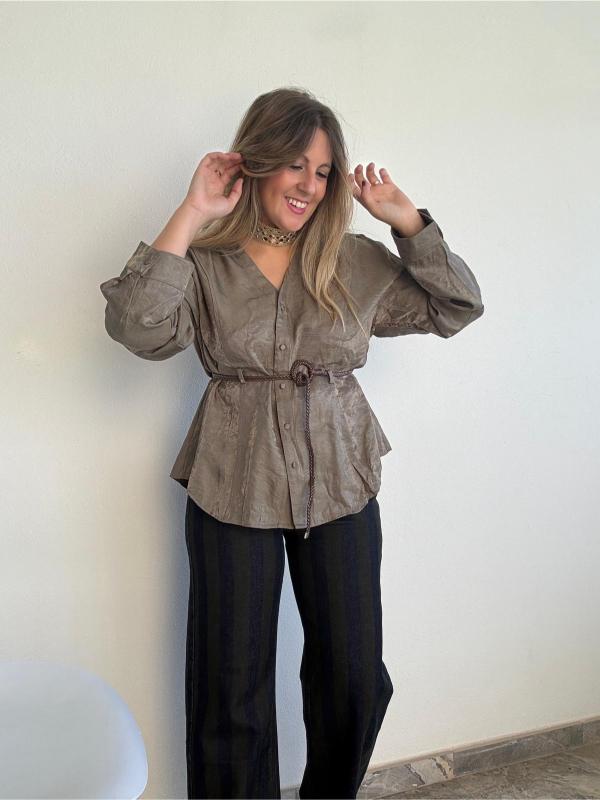 camisa con vuelo