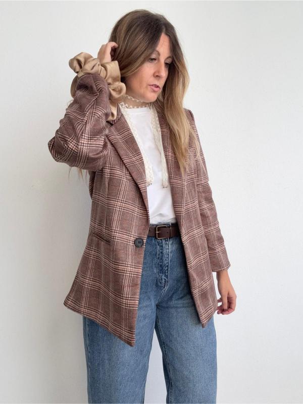blazer de cuadros marrón