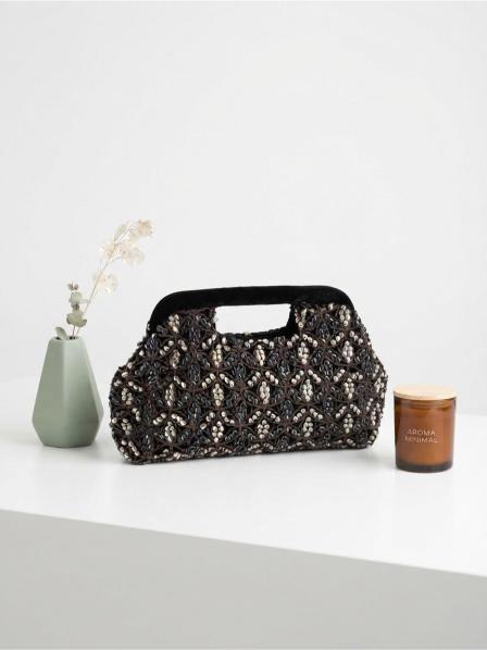 bolso con abalorios
