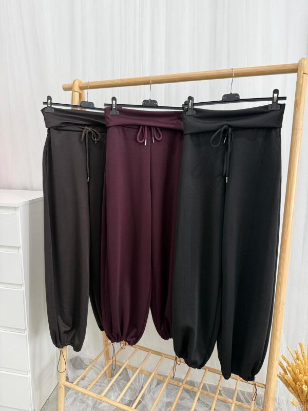 pantalón deportivo con la cintura vuelta