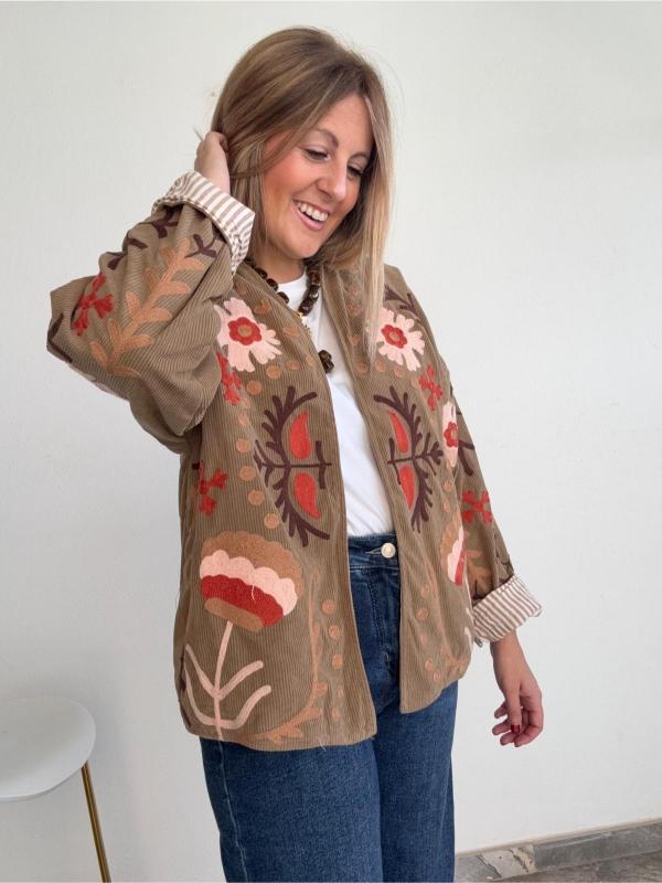 chaqueta de pana bordada